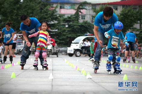河南开封：暑期少儿学轮滑-人民图片网