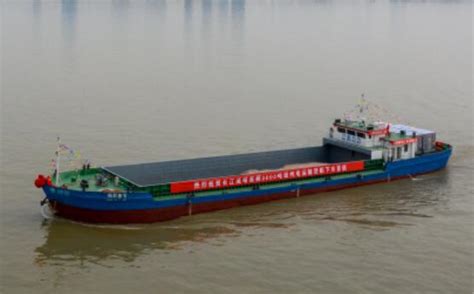 长江流域最大载重吨位电动货船在南京首航_我苏网