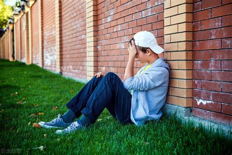 为什么青少年抑郁越来越普遍？|青少年|抑郁症|性格_新浪新闻