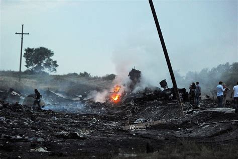 美一架F-35B隐身战机降落时发生事故，飞机坠落损毁_凤凰网
