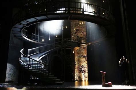做戏剧舞台上的“楼梯”可真不容易 - 美术设计 - 新湖南