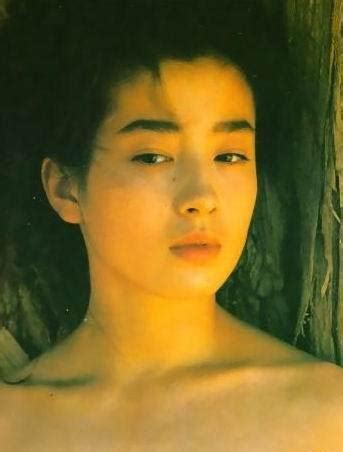 宫泽理惠近50岁也能凭颜值状态登上热搜，曾被誉为“亚洲最美少女” – 拉阔杂志，拉阔时尚眼界！