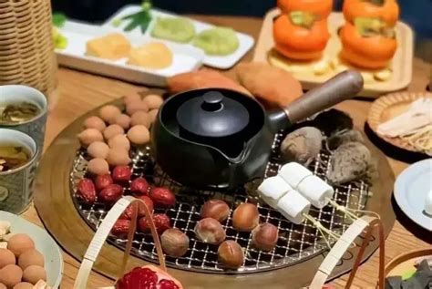 冬至｜故宫藏画里的“围炉煮茶”：竹炉汤沸火初红 - 知乎
