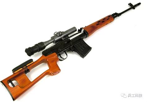 它是AK47突击步枪的放大版本：SVD狙击步枪