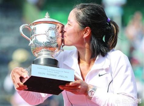 历史上的今天6月4日_2011年中国女子网球选手李娜在法国网球公开赛女单决赛中2-0击败意大利选手弗朗西斯卡·斯齐亚沃尼，获得冠军。成为亚洲第一个女单大满贯冠军。
