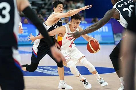 男篮世界杯预选赛第三轮开战 中国男篮红队74-82不敌韩国|界面新闻 · 体育