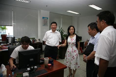 中国电信广东地区无信号 记者实探营业厅：不少用户前往咨询，工作人员称是全省IT后端网络故障