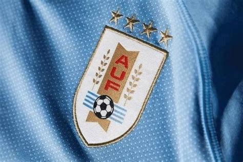 乌拉圭总共只获得了2次世界杯冠军，为什么球衣胸前队徽却是四颗星？