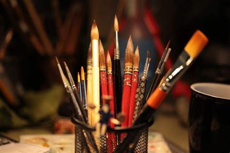 美术培训班工具介绍——不同材质的水彩画笔 - 极典美育