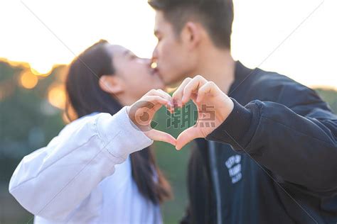 欧美情侣亲密照图片