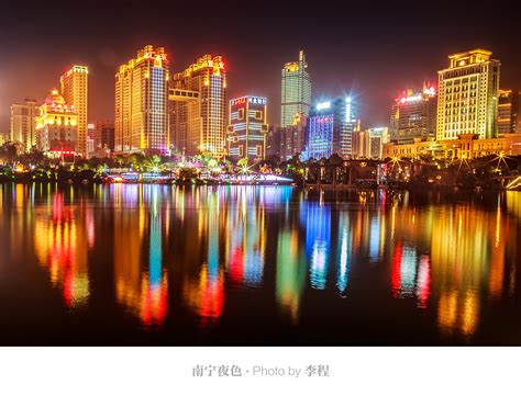 网友@功夫熊猫xm 航拍南宁的夜景，这么美的南宁夜景你遇到过吗