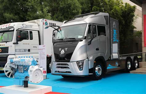 中国重汽·潍柴动力联合发布全国首台商业化氢内燃机重卡