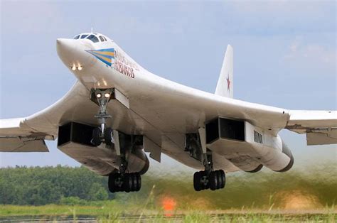 1:200俄罗斯图-160 TU-160白天鹅轰炸机军事飞机模型摆件合金模型_虎窝淘