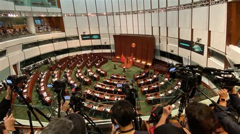 香港特区第七届立法会90名新当选议员举行宣誓仪式_热点 _ 文汇网