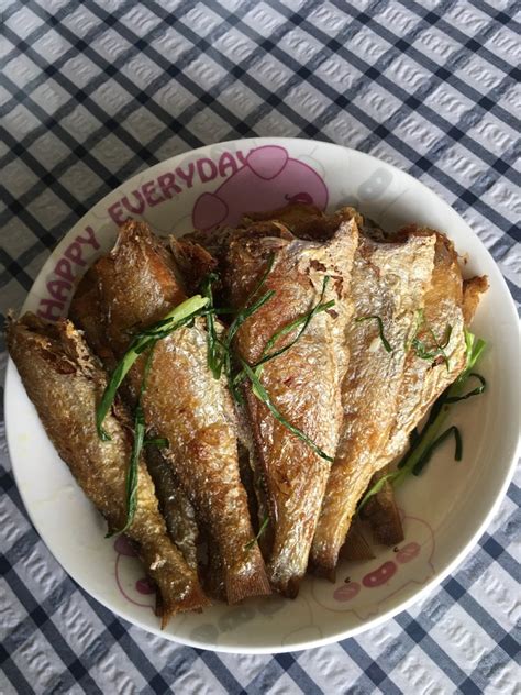 【清蒸小黄鱼的做法步骤图，清蒸小黄鱼怎么做好吃】杭州F4_下厨房