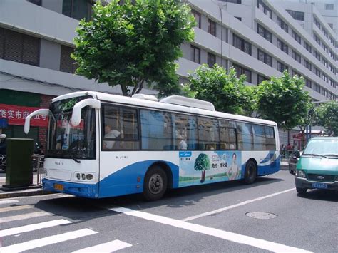 配360度环视摄像头、可一步登车 400多辆新型公交车服务进口博览会_城生活_新民网