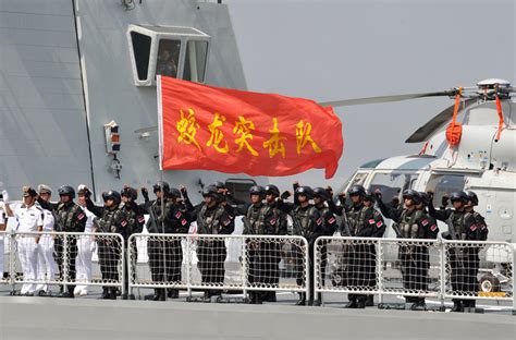 强强联合！海军蛟龙突击队和武警特战队一起搞了这样一次行动_北京日报网