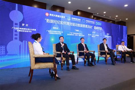 中国传媒经济四十年高峰论坛在我校举行