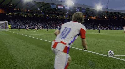 欧洲杯战报：克罗地亚3-1苏格兰晋级16强，魔笛传射_实况足球 | 大神
