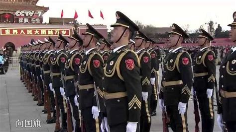 三军仪仗队退役士兵告别仪式，交接军旗的那一刻催人落泪！_腾讯视频