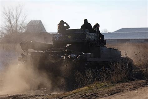 俄乌冲突持续 实拍索列达尔附近乌克兰士兵