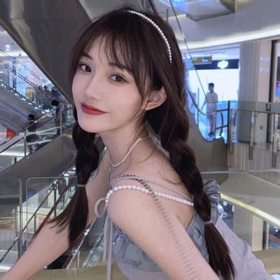 甜美女生头像蓝色衣服