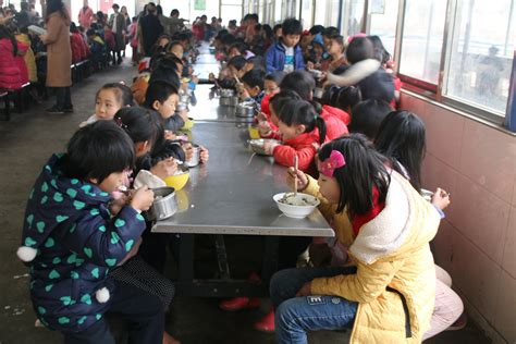浙江温州：校长陪餐制 构筑校园食品安全屏障-人民图片网