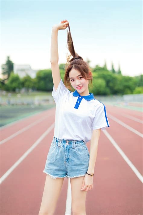 甜美女生高马尾头像图片