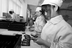深圳黑工厂日产假手机两千部 靠眼睛测质量-质量在线 南方网