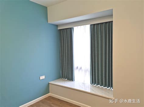 现代简约风格客厅背景墙浅蓝色壁纸装修图片-房天下装修效果图