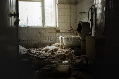 废弃医院的旧洗衣房高清摄影大图-千库网