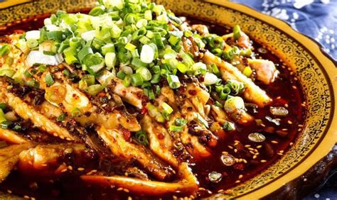 四川泸州，著名的珠子街夜市美食小吃一条街。