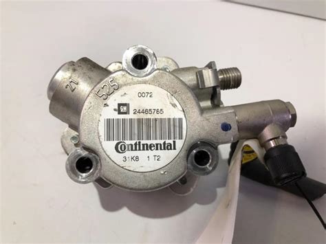 High pressure pump Opel Signum 2.2 direct 16V - 24465785 CONTINENTAL