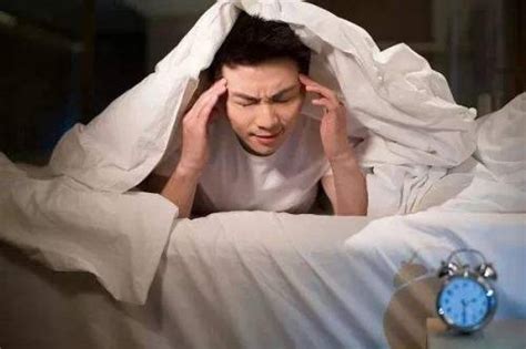 人睡觉时为什么会梦魇？真的是因为大脑醒了身体还没醒吗？_严重