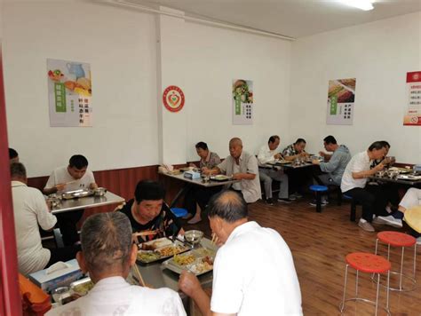 艺术区里的“无声”餐厅 店内设置很多手语教程 - 中国助听器行业网