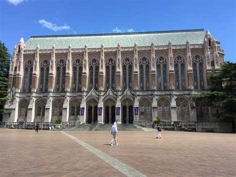 【携程攻略】西雅图华盛顿大学景点,华盛顿大学不愧是享誉全球的名校，校园依山而建非常的美，在校园的喷…