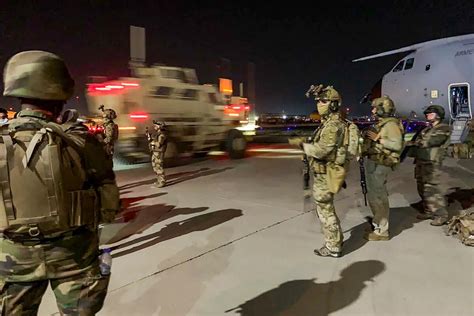 美国防部：未来数小时在喀布尔机场美军可达3500人，若需要可空袭阿富汗_凤凰网