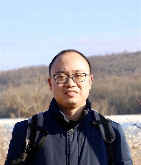 彭云辉(副研究员)-华中师范大学物理科学与技术学院