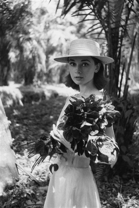1958年摄影师 Leo Fuchs 在刚果拍摄的奥黛丽.赫本，真的是女神啊！
