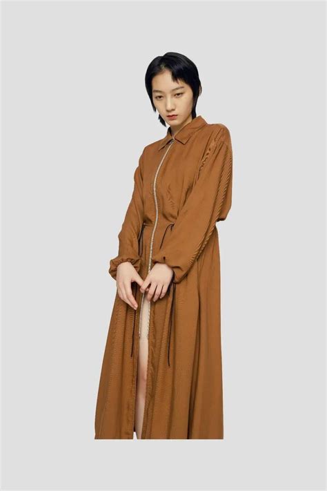 Hien Le 2017春夏高级成衣发布秀 - Berlin Spring 2017-天天时装-口袋里的时尚指南