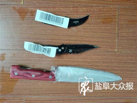 广州铁路警方：两名旅客携带管制刀具进站被行拘