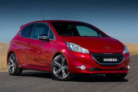 Peugeot 208 facelift unveiled – now with 6-speed auto 2015_Peugeot_208 ...