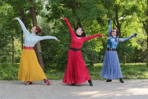 广场舞《中国好吉祥》龙的传人就在东方大中国，魅力朵朵舞蹈队_凤凰网视频_凤凰网