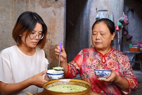 农村婆媳同住，儿媳没啥胃口，婆婆拿石磨做传统美食，看看吃的啥_凤凰网视频_凤凰网