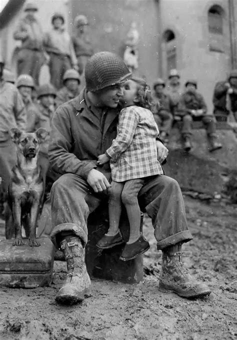 你绝对没见过的二战时期老照片，战争残酷的背后是人性的善良！|二战|战争|士兵_新浪新闻