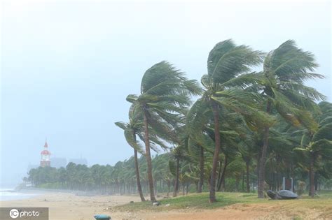 台风“浪卡”来袭 海南海口出现狂风暴雨_凤凰网