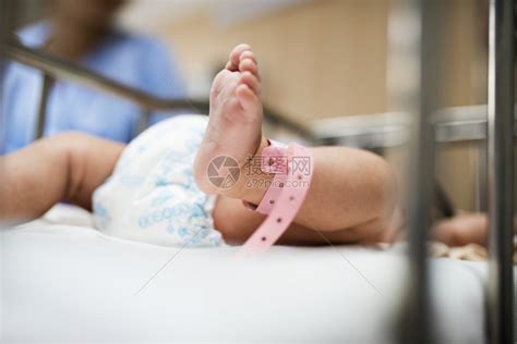 刚出生的婴儿高清图片下载-正版图片307532077-摄图网