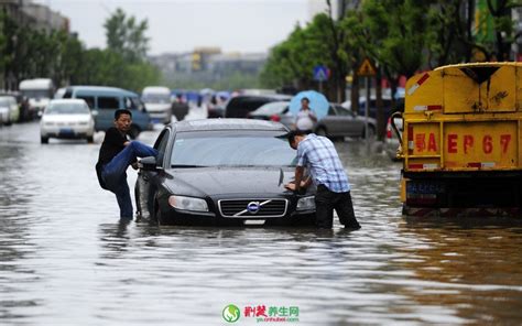 武汉市遭遇大暴雨，局地出现70厘米深积水多车被淹_凤凰网视频_凤凰网