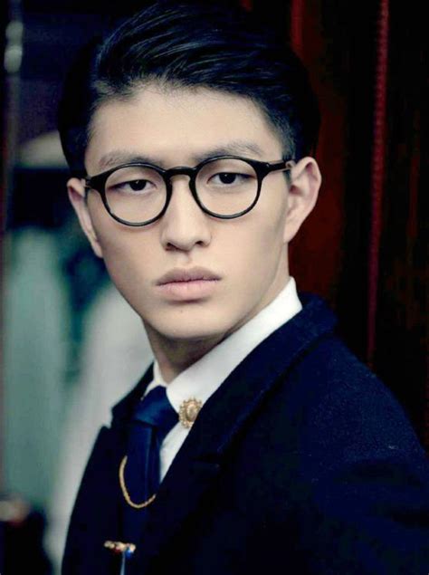 FENDI最新全球广告中的唯一中国男模是谁？_优秀学员_哈尔滨新面孔模特学校_新面孔艺术教育
