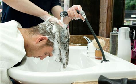 男人早上洗头好吗 最佳洗头时间大公开_保健常识_男性_99健康网